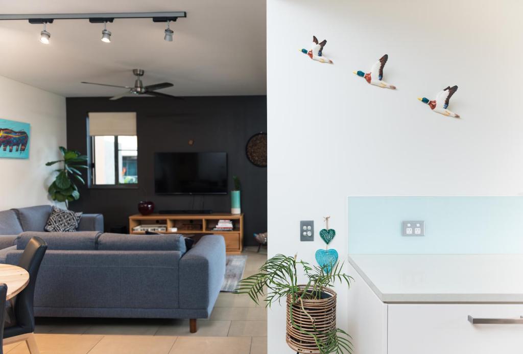 Posezení v ubytování Barefoot Beach Apartment Darwin Waterfront