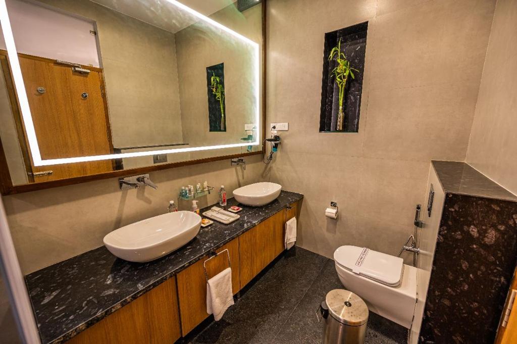 Koupelna v ubytování S R Pool Suites