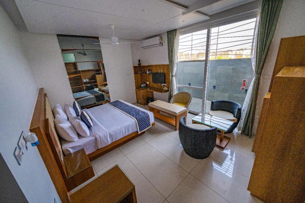 Postel nebo postele na pokoji v ubytování S R Pool Suites