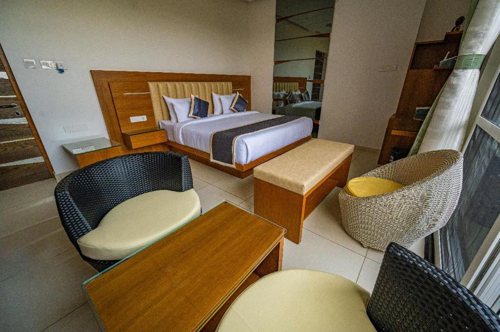 Postel nebo postele na pokoji v ubytování S R Pool Suites