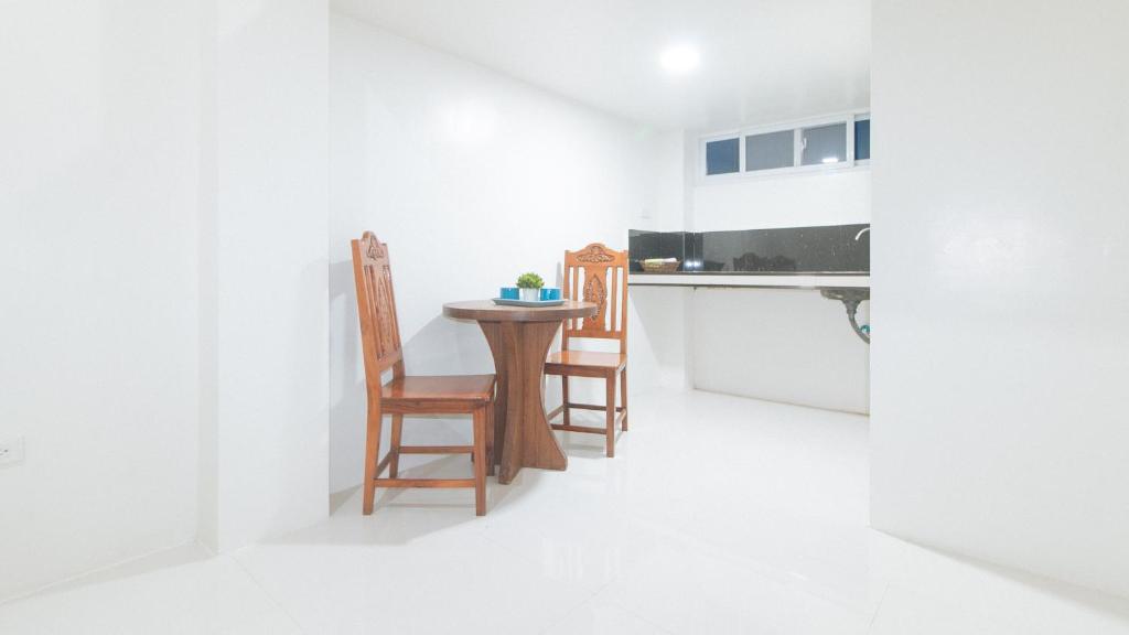 Kuchyň nebo kuchyňský kout v ubytování RedDoorz at Alaminos Pangasinan