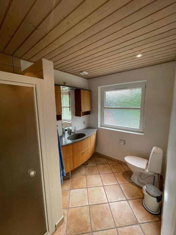 Koupelna v ubytování Rødkælkevej's B&B