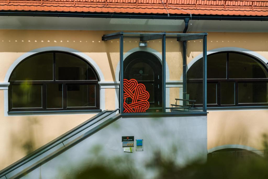 Balkón nebo terasa v ubytování Dvorec Trebnik - SOBE