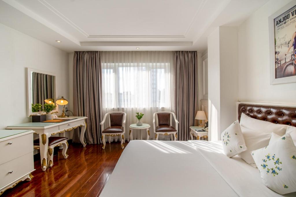 Saigon Signature Premier Room - Free One Time Happy Hours