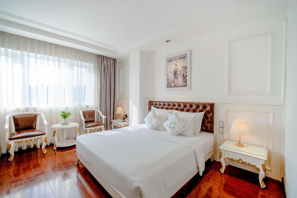 Saigon Signature Premier Room - Free One Time Happy Hours