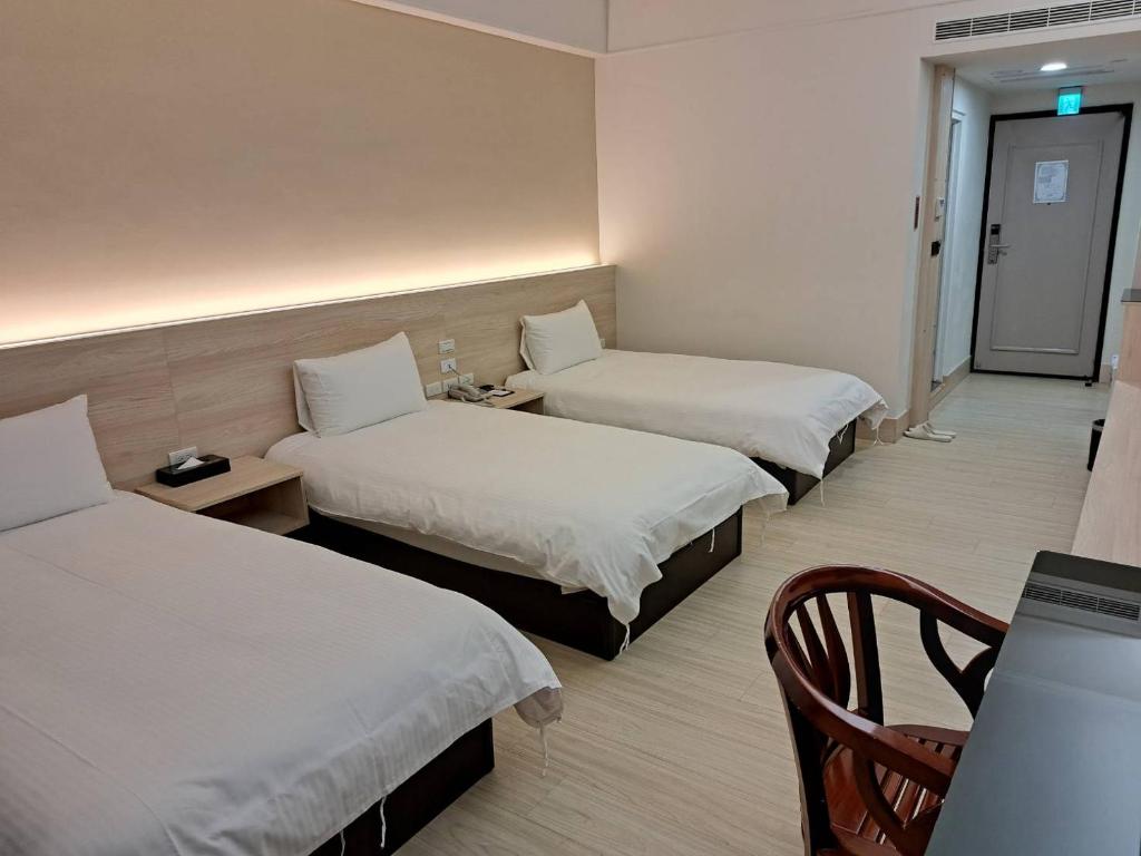 Etung Hotel - Deluxe Triple Room