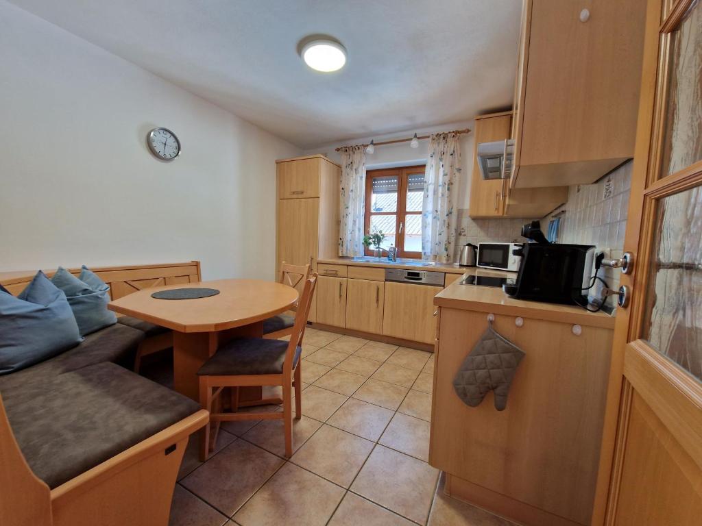 Kuchyň nebo kuchyňský kout v ubytování Ferienwohnung Lodermeier
