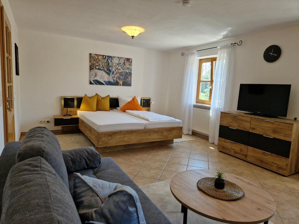 Postel nebo postele na pokoji v ubytování Ferienwohnung Lodermeier