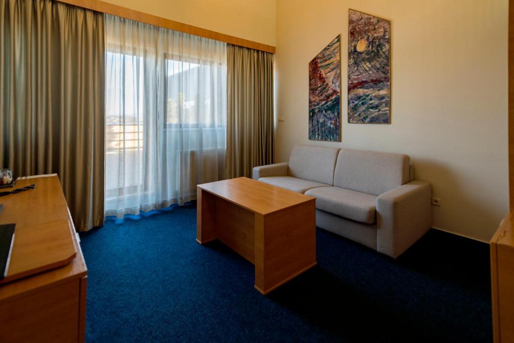 
Maisonette Family Room (2 Adults + 2 Children)
