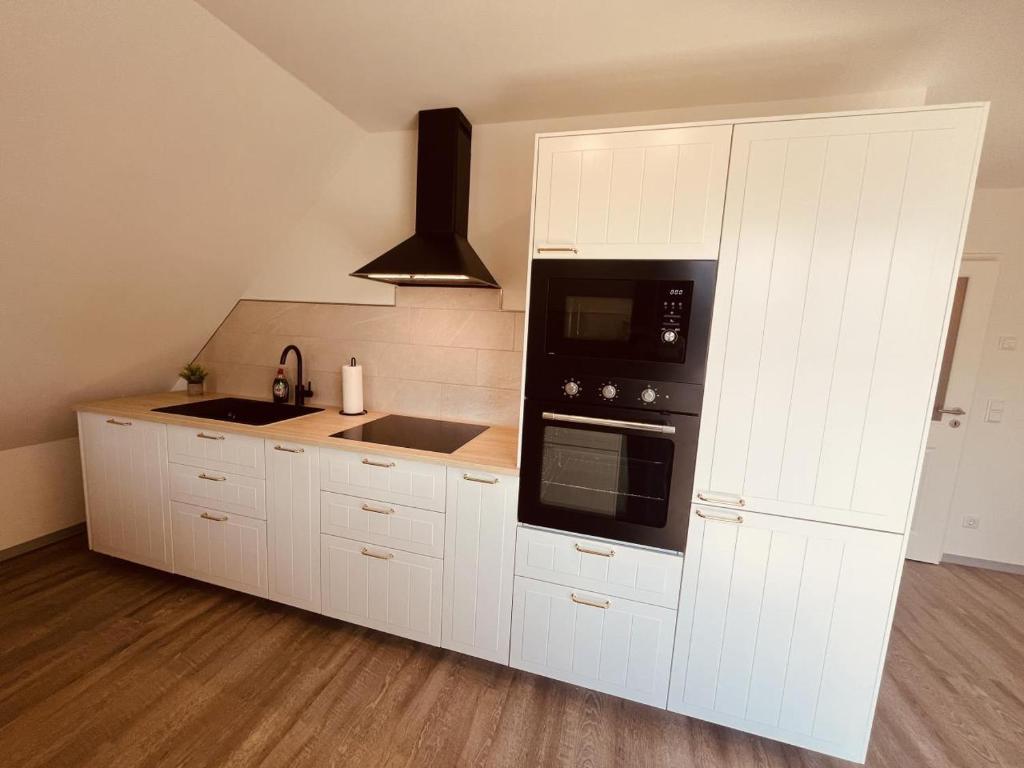 Kuchyň nebo kuchyňský kout v ubytování Holmblick - Boddenblick, Balkon, 2 Schlafzimmer, 4 Personen