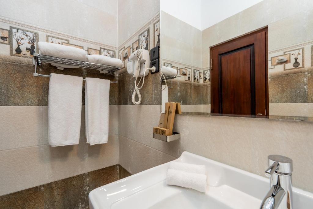 Koupelna v ubytování Eagle Regency Hotel