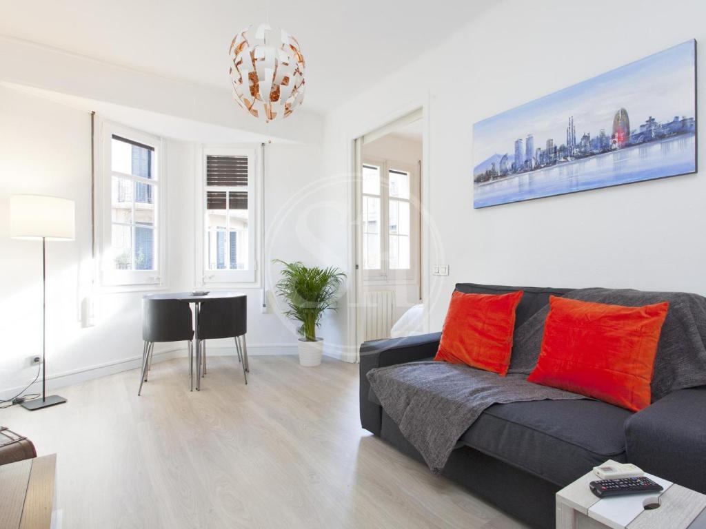Bright Apartment near Plaça Espanya