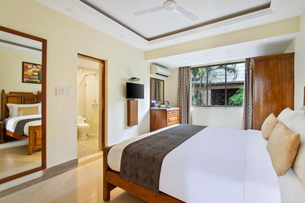 Postel nebo postele na pokoji v ubytování De Mandarin Beach Resort Suites & Villas, Candolim