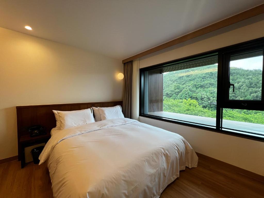 Postel nebo postele na pokoji v ubytování Hotel Ganwoljae