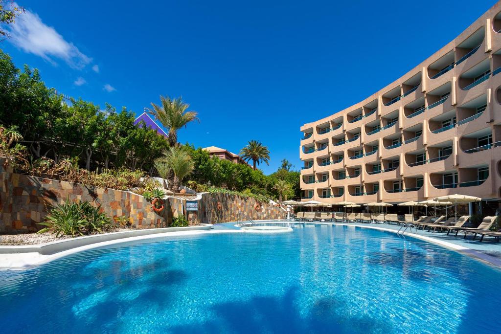 The swimming pool at or close to MUR Apartamentos Buenos Aires Gran Canaria
