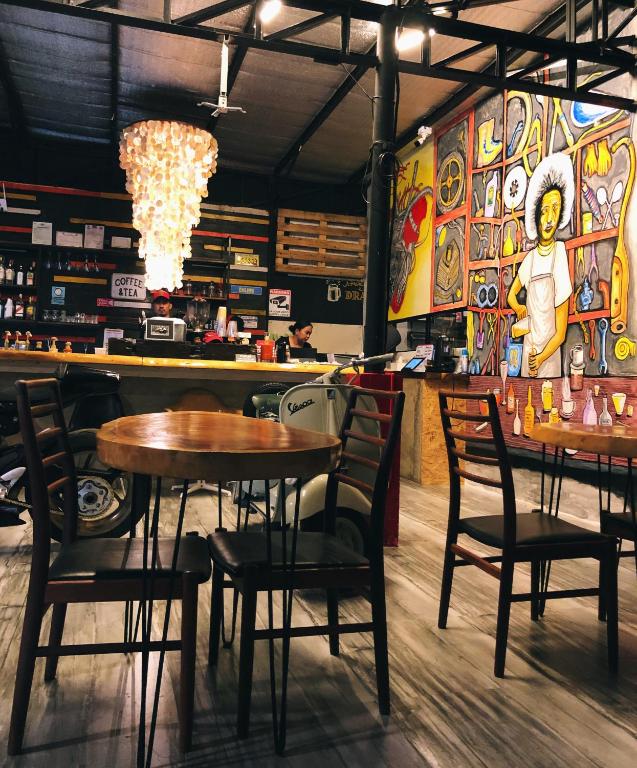 Restaurace v ubytování Cafe Moto Hostel