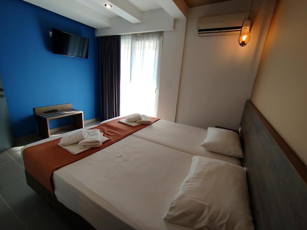 Postel nebo postele na pokoji v ubytování AEGEAN BLUE Apartments & Suites