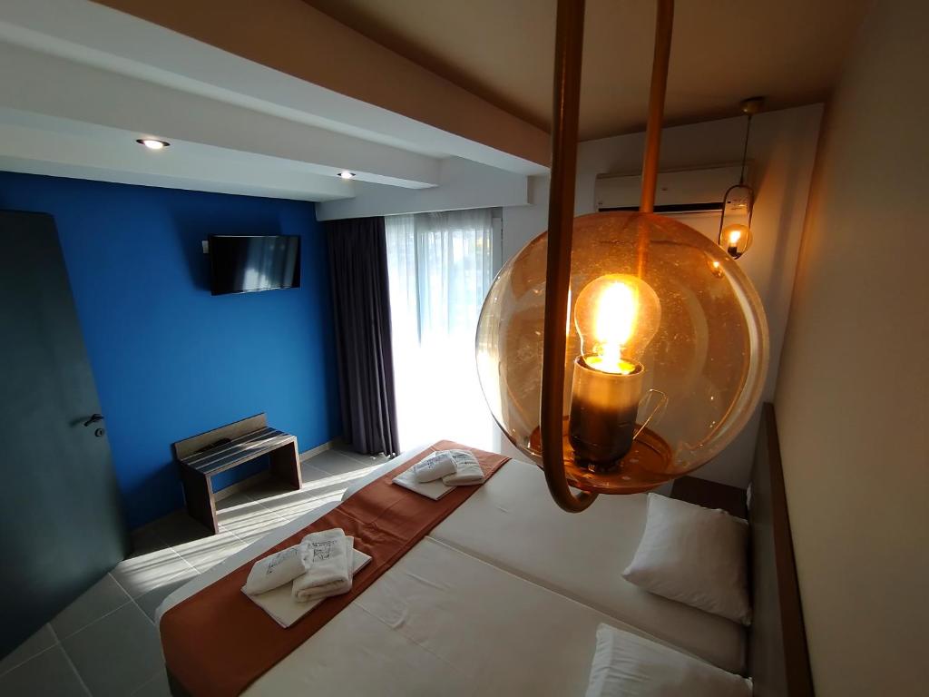 Postel nebo postele na pokoji v ubytování AEGEAN BLUE Apartments & Suites