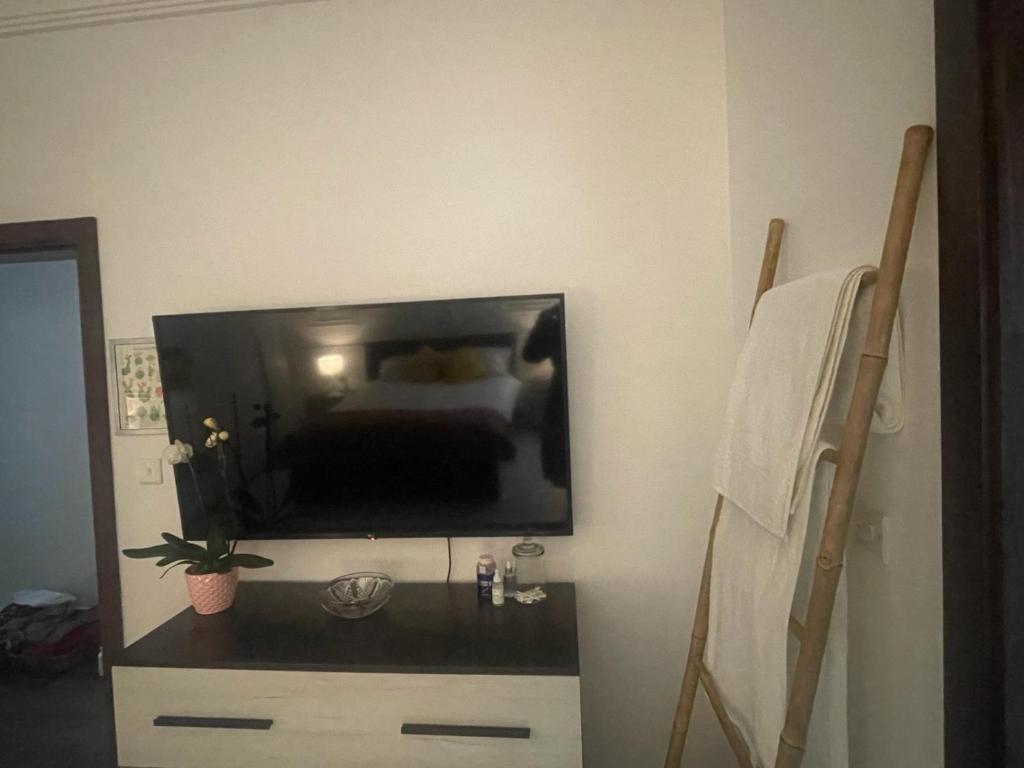 TV a/nebo společenská místnost v ubytování Stylish 2-Bedroom Apartment in Scenic Marsaxlokk