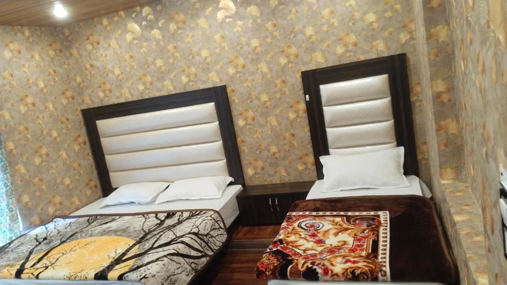 Postel nebo postele na pokoji v ubytování Damir Palace
