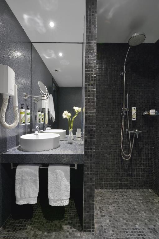 Koupelna v ubytování Airotel Patras Smart Hotel