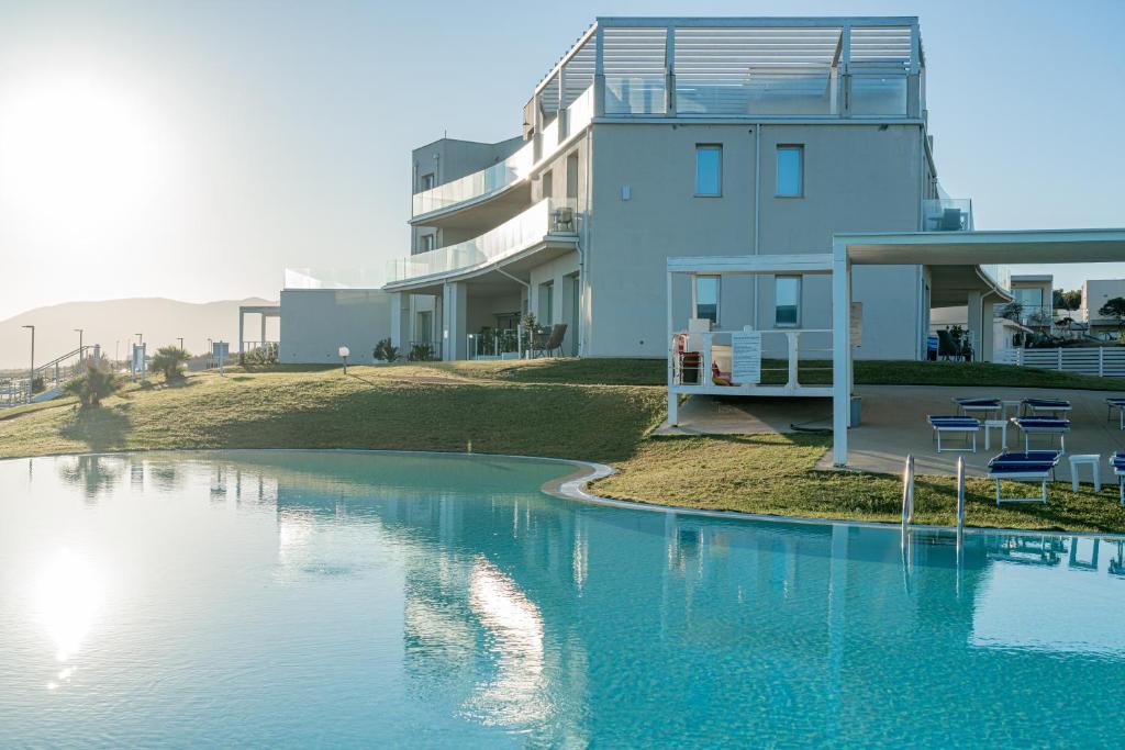 Bazén v ubytování Bellevue Sardinia Resort Affiliated by Meliá nebo v jeho okolí