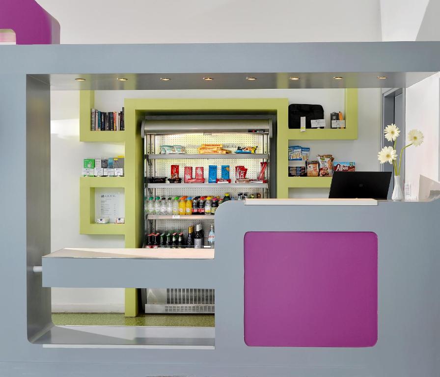 Lounge nebo bar v ubytování Airotel Patras Smart Hotel