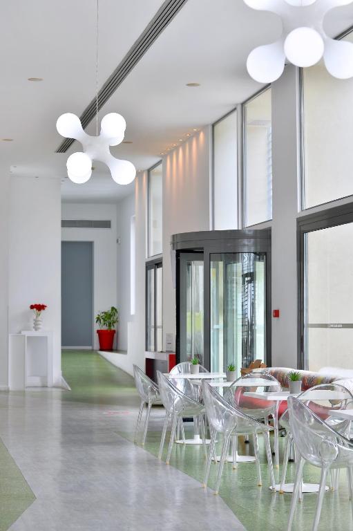 Posezení v ubytování Airotel Patras Smart Hotel