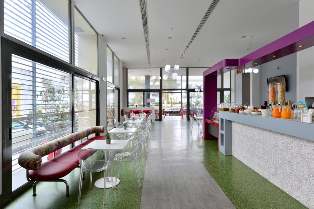 Restaurace v ubytování Airotel Patras Smart Hotel