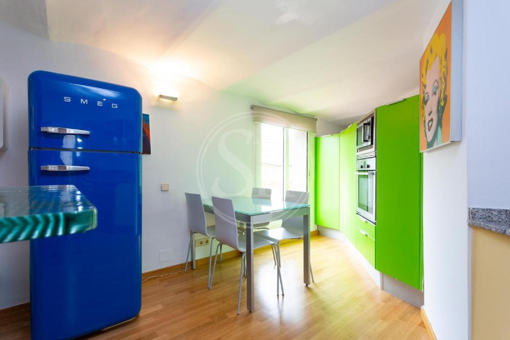 Modern Eixample Flat with Private Terrace
