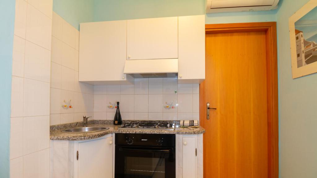Kuchnia lub aneks kuchenny w obiekcie Sardinianworld-Appartamento Azzurro