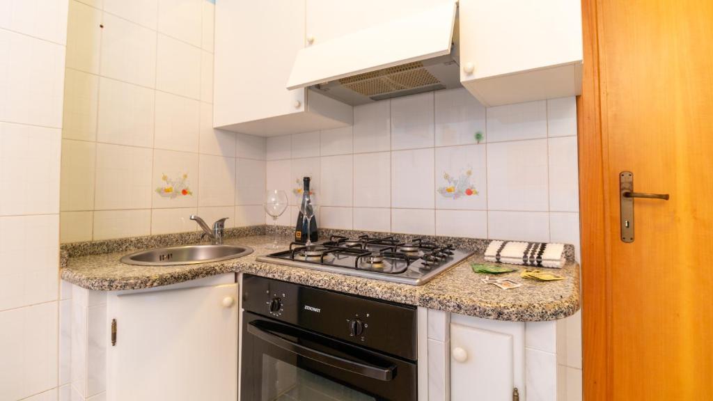 Kuchnia lub aneks kuchenny w obiekcie Sardinianworld-Appartamento Azzurro