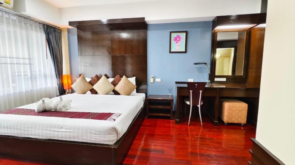 Postel nebo postele na pokoji v ubytování Eastpana Executive Residence 304 Prachinburi