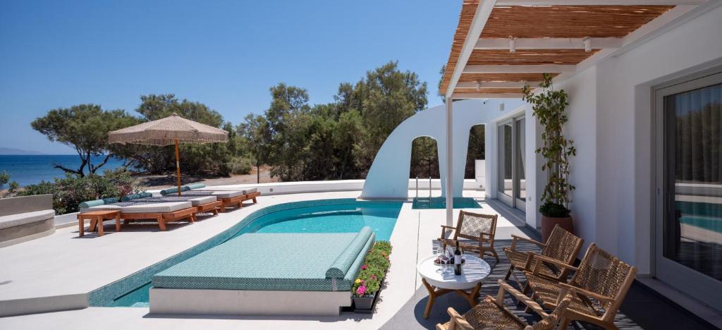 Bazén v ubytování Nerea Seaside Villa nebo v jeho okolí
