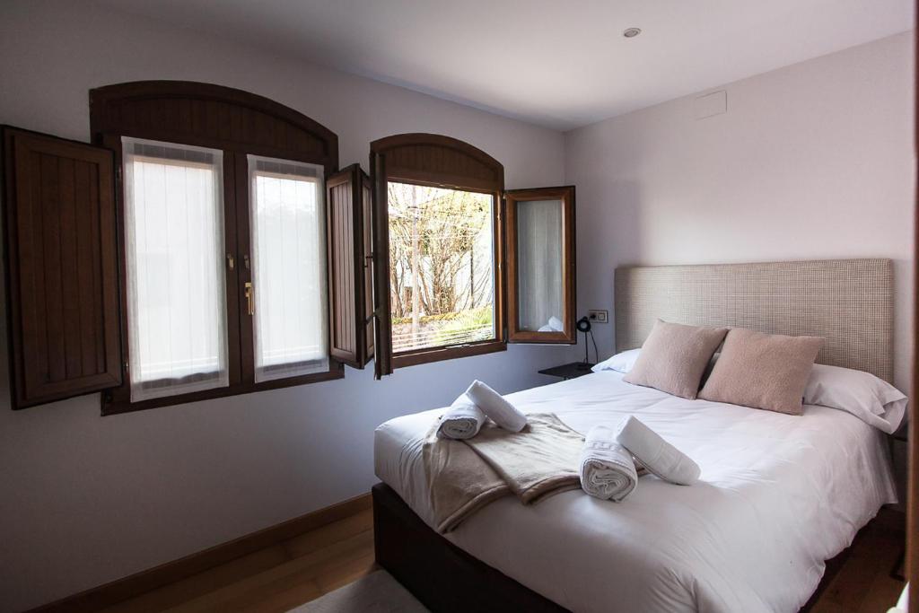 A bed or beds in a room at Busgosu, casa a 300 m de la playa de Poo VV-993-AS