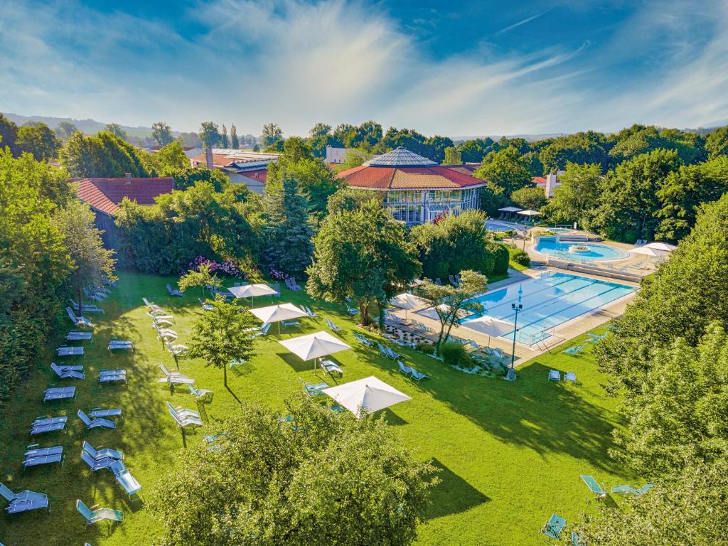 Bazén v ubytování Chalet An der Brunnader-Ihr perfekter Rückzugsort in der Bayerischen Toskana-Überwiegend mit Klima-3Geh-Min zur Therme nebo v jeho okolí