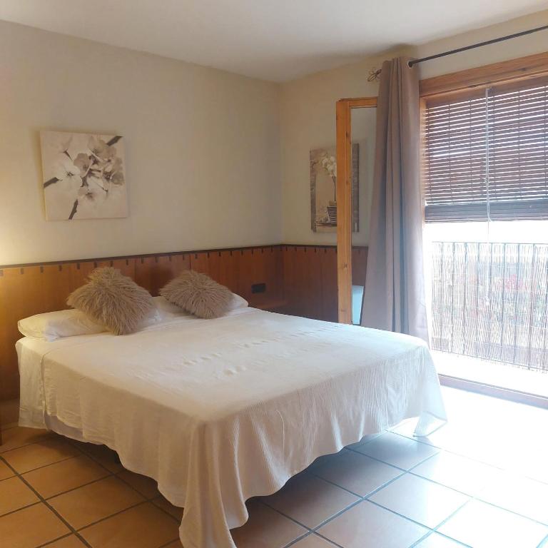 Hostal Tastavins - Chambre Double De Luxe Avec Balcon