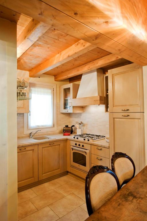 Kuchyň nebo kuchyňský kout v ubytování Residence La Corte