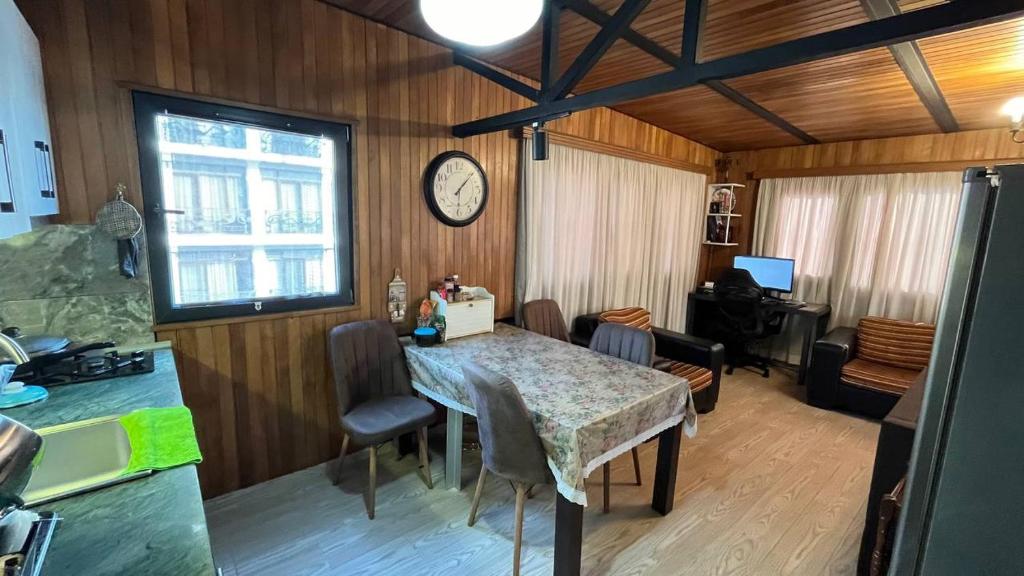 TV a/nebo společenská místnost v ubytování Guest House Kldiashvili