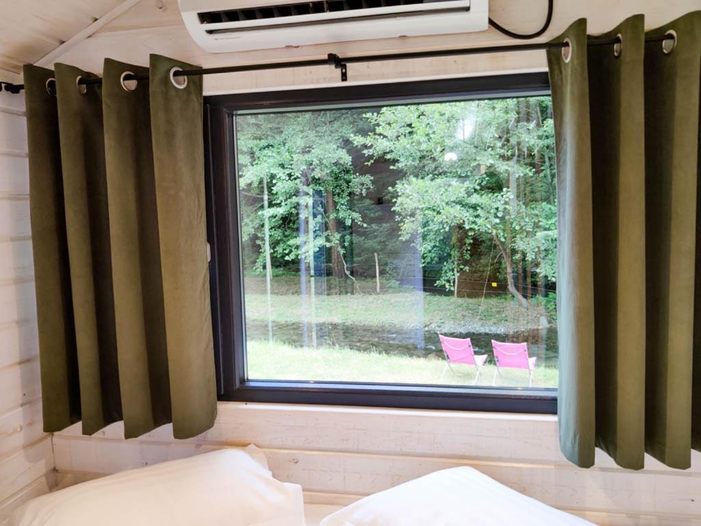 Postel nebo postele na pokoji v ubytování Transfăgărășan River Retreat