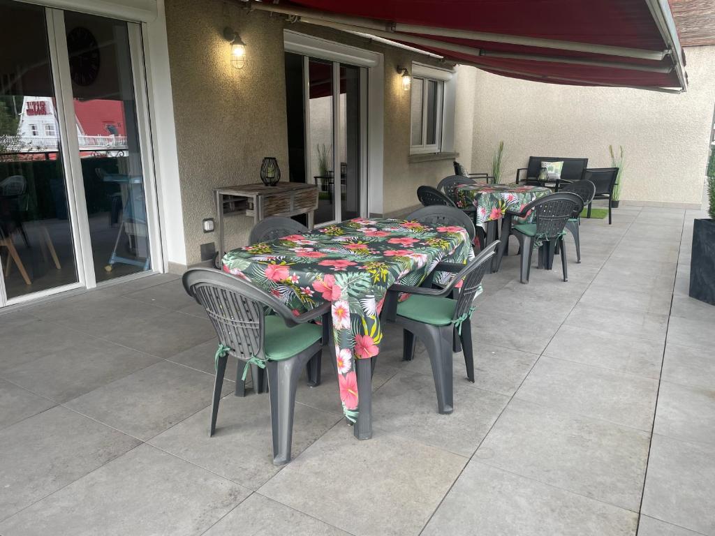 a row of tables and chairs on a patio at Maison 4 chambres Albertville in Albertville