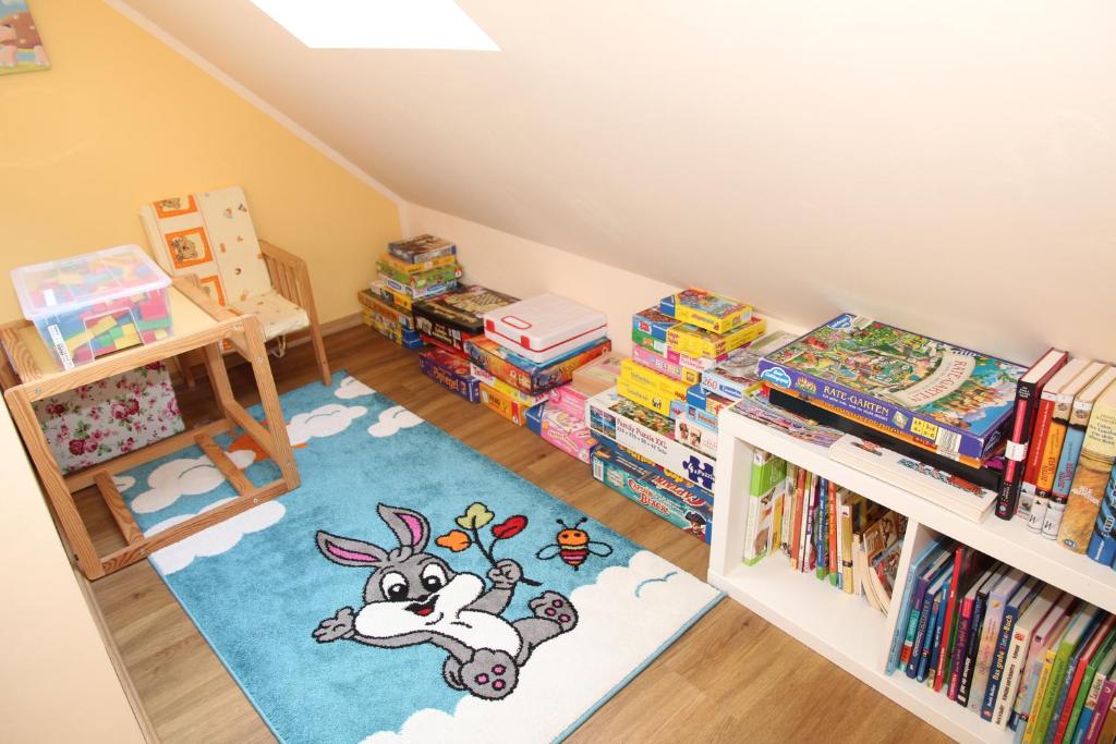 Knihovna v apartmánu
