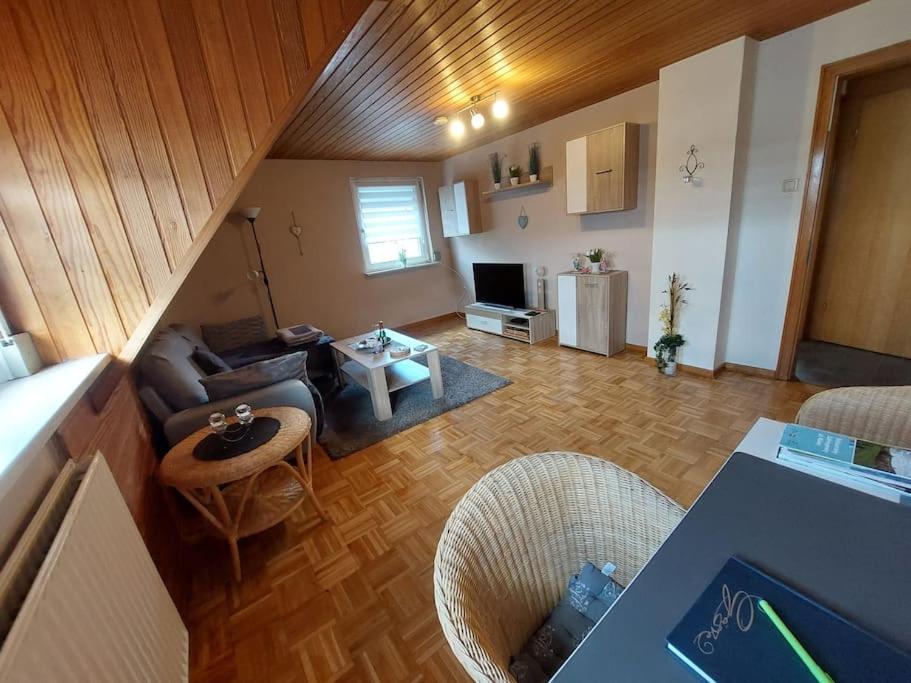 TV a/nebo společenská místnost v ubytování Tati's Ferienwohnung