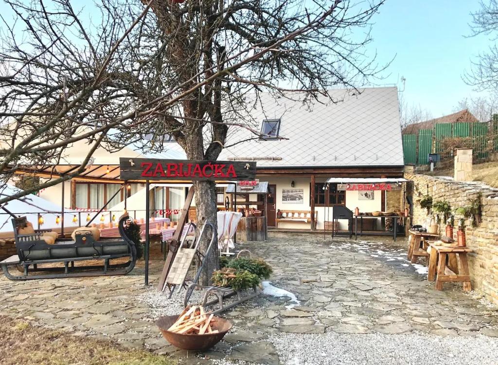 Budova, kde se rezort nachází