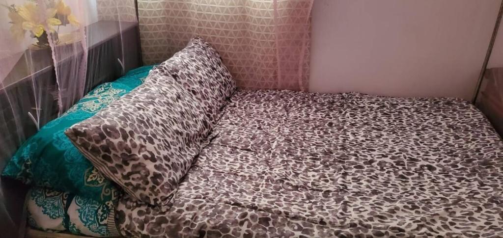 Ένα ή περισσότερα κρεβάτια σε δωμάτιο στο Atrium Apartment central free parking