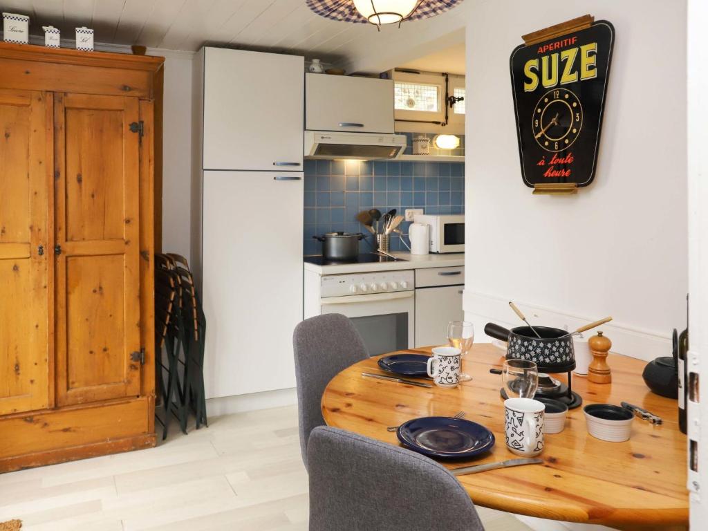 Kuchyň nebo kuchyňský kout v ubytování Apartment Djabò rez by Interhome