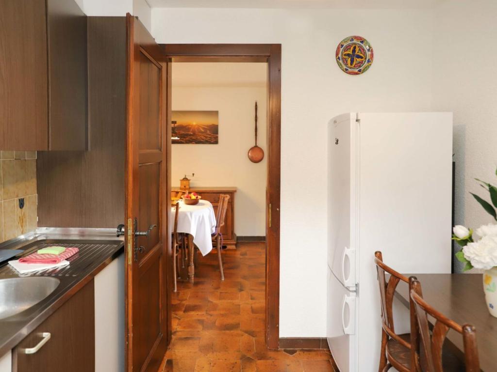 Kuchyň nebo kuchyňský kout v ubytování Apartment Lichen 4 by Interhome