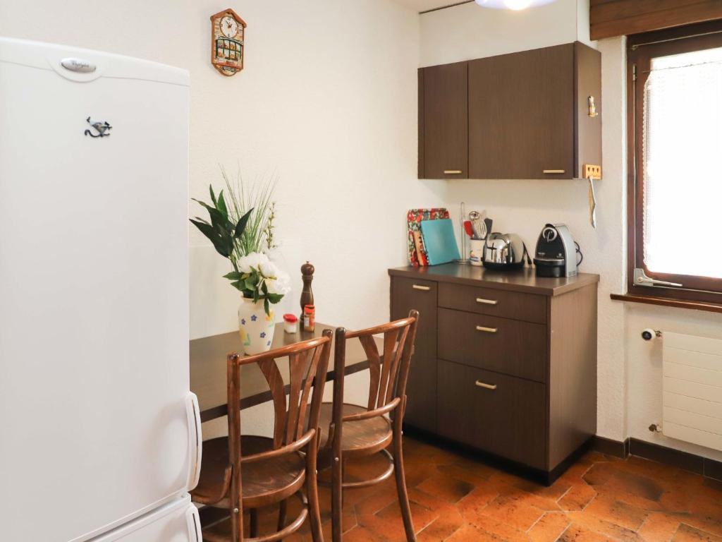 Kuchyň nebo kuchyňský kout v ubytování Apartment Lichen 4 by Interhome