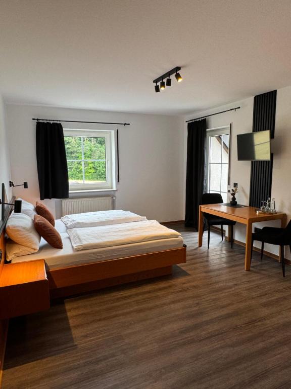 Postel nebo postele na pokoji v ubytování Hotel Gasthof zum Wulfen
