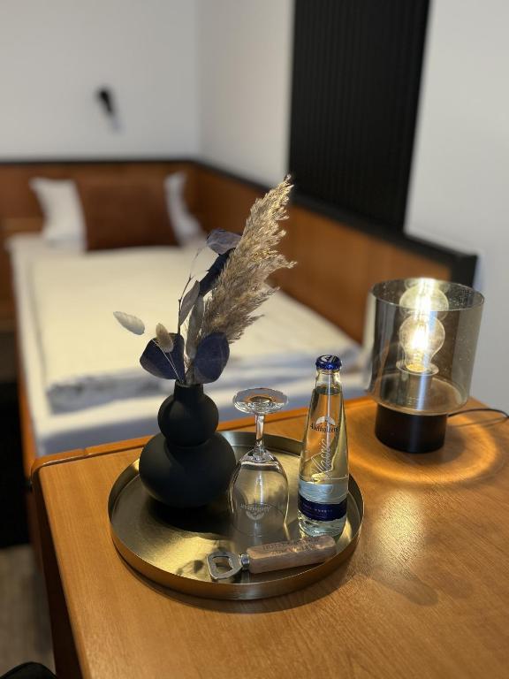 Postel nebo postele na pokoji v ubytování Hotel Gasthof zum Wulfen
